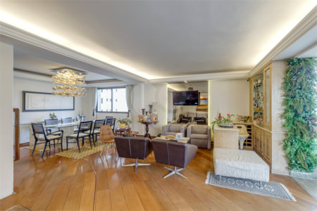 Apartamento à venda com 4 quartos, sendo 2 suítes, em Campo Belo, São Paulo, SP