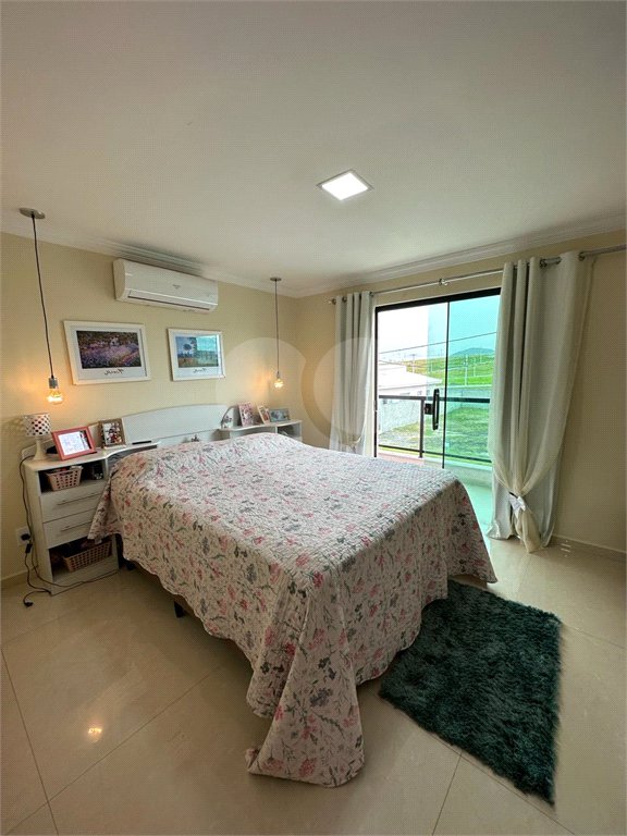 Casa em condomínio à venda com 4 quartos, sendo 3 suítes,  em Nova São Pedro, São Pedro da Aldeia, RJ