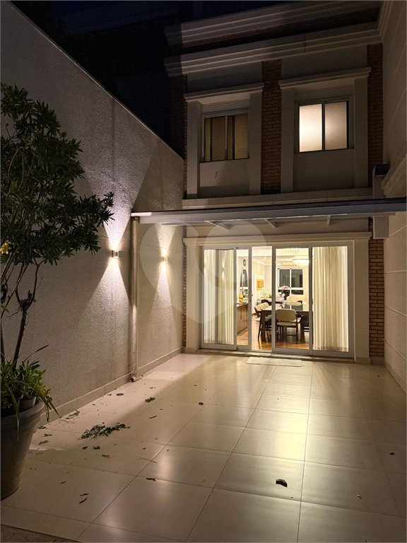 Casa à venda com 4 suítes no condomínio East Village, São Paulo - SP