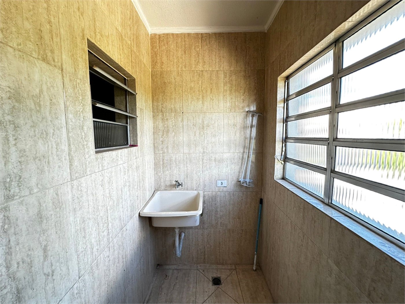 Apartamento para alugar com 3 quartos em Vila Monte Belo, Itaquaquecetuba, SP