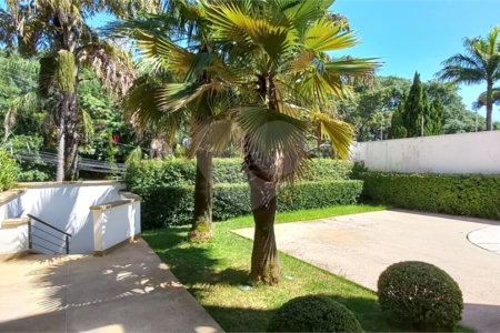 Sobrado à venda ou para alugar com 7 quartos, sendo 4 suítes,  em Cidade Jardim, São Paulo, SP