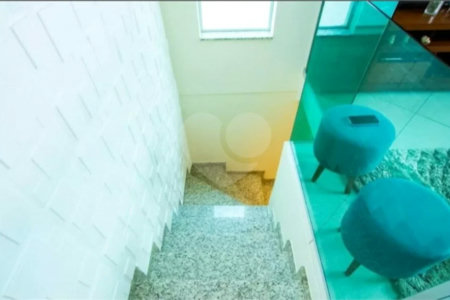 Casa com 172m² , 3 dormitórios , sendo 1 suíte , 2 vagas , à venda no Jardim Alvorada em Santo André.