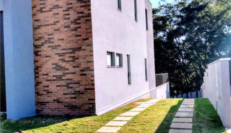 Casa à venda ou para alugar com 4 suítes no Centro, Jambeiro, SP