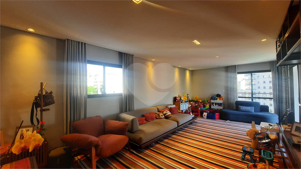 Apartamento à venda com 4 quartos, sendo 2 suítes, em Morumbi, São Paulo, SP
