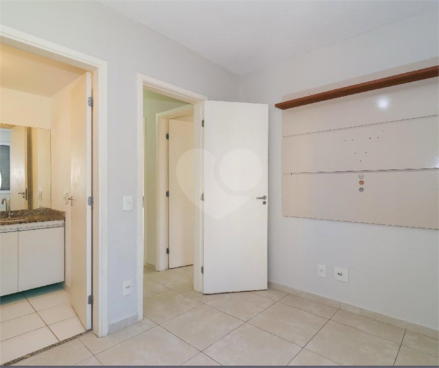 Apartamento à venda com 3 quartos, sendo 1 suíte, em Parque Reboucas, São Paulo, SP