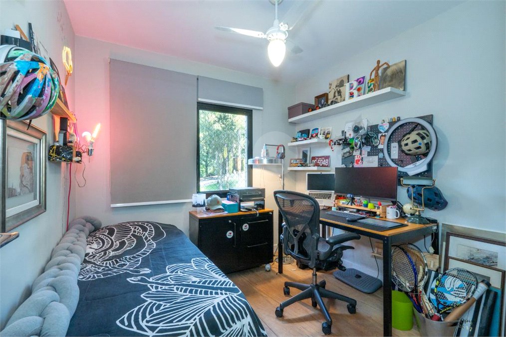 Apartamento à venda com 3 quartos, sendo 1 suíte, em Jardim Morumbi, São Paulo, SP