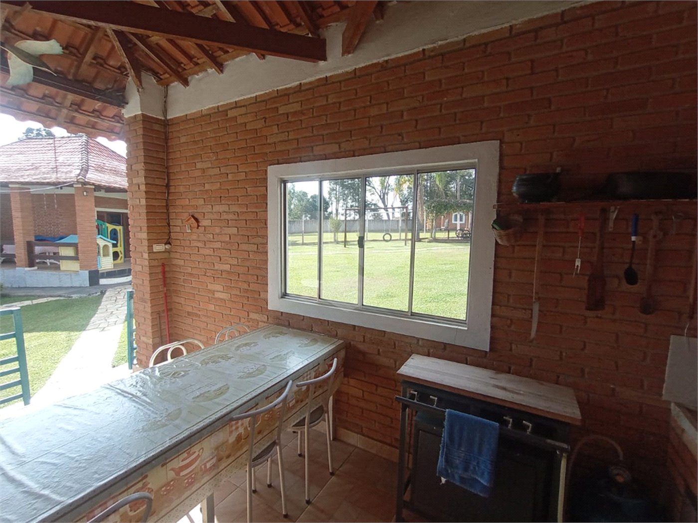 Chácara à venda com 6 quartos, sendo 1 suíte,  em Cercadinho, Alambari, SP