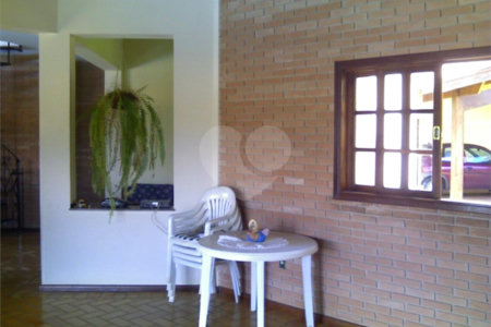 Casa à venda com 2 quartos, sendo 1 suíte, no condomínio Novo Horizonte, Piracaia - SP
