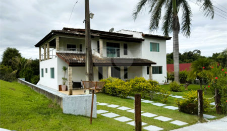 Casa à venda com 4 quartos, sendo 3 suítes,  no condomínio Village da Serra, Araçoiaba da Serra - SP