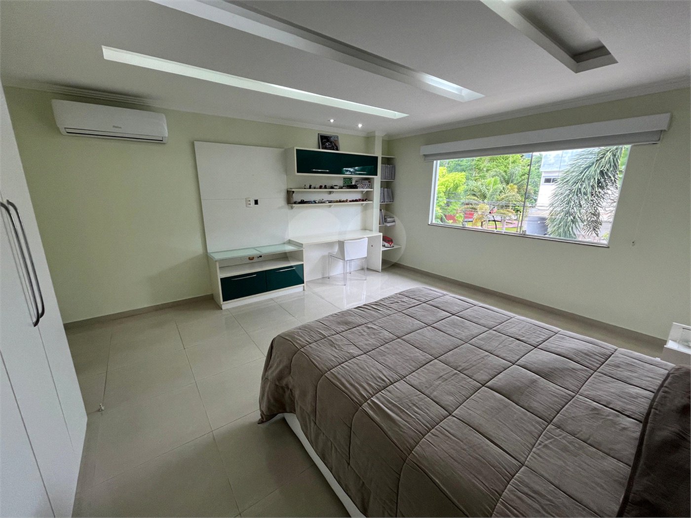 Casa à venda com 3 quartos, sendo 1 suíte, no condomínio Golden Village, Rio de Janeiro - RJ