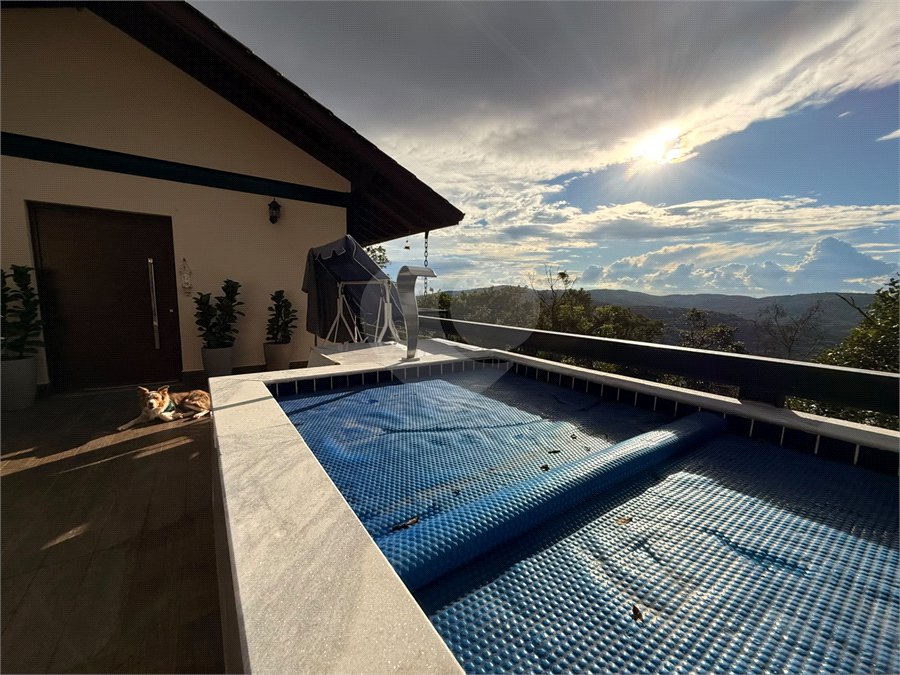 Casa à venda com 4 quartos, sendo 1 suíte,  no condomínio Alpes da Cantareira, Mairiporã - SP