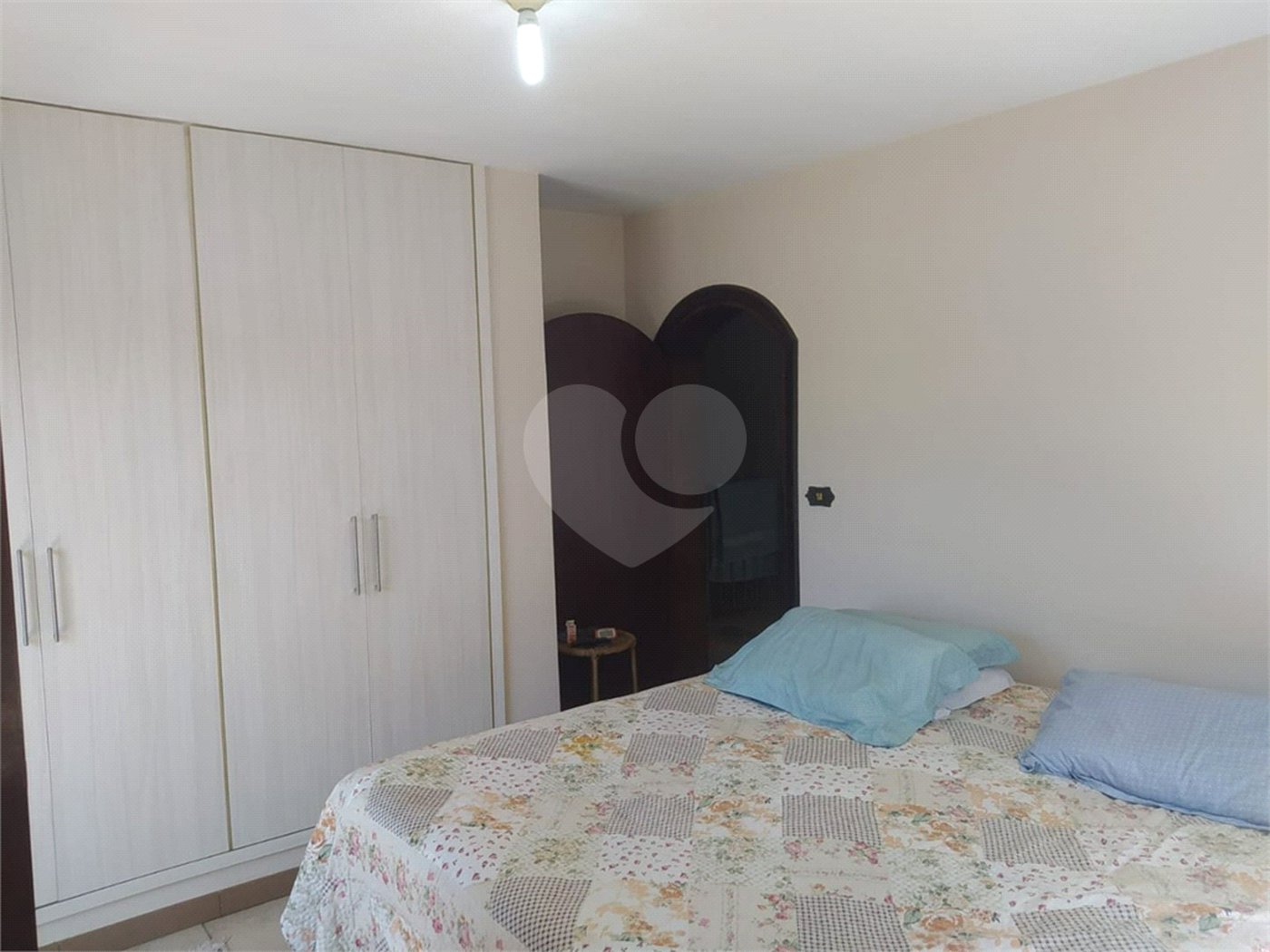 Casa à venda ou para alugar com 3 quartos, sendo 1 suíte, em Estação, São Roque, SP