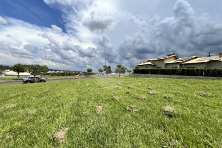 Terreno à venda no condomínio Residencial Saint Charbel, Araçoiaba da Serra - SP