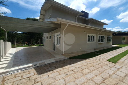 Casa à venda com 5 suítes no condomínio Vila Hípica I, Vinhedo - SP