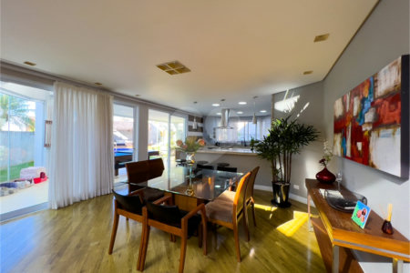 Casa à venda ou para alugar com 3 suítes no condomínio Figueira Garden, Atibaia - SP