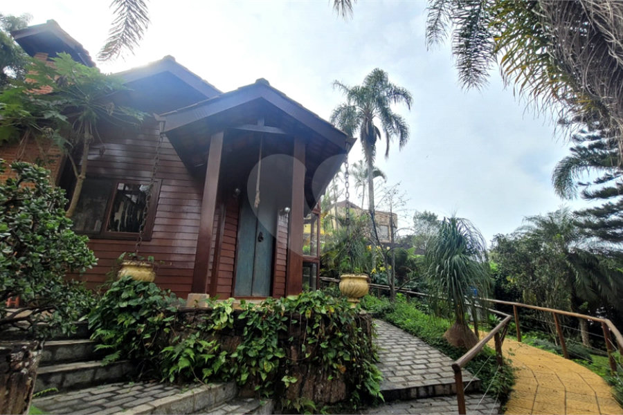 Casa à venda ou para alugar com 3 quartos, sendo 1 suíte, no condomínio Associação Reserva das Hortênsias, Mairiporã - SP