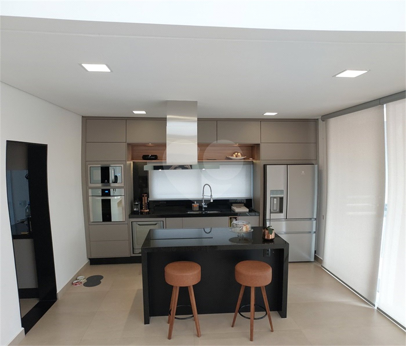 Casa à venda ou para alugar com 4 suítes no condomínio Figueira Garden, Atibaia - SP