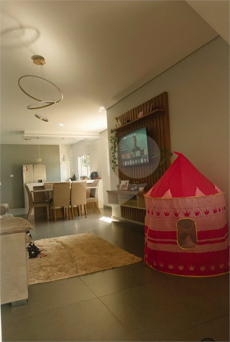Casa à venda ou para alugar com 3 suítes em Mairiporã, SP