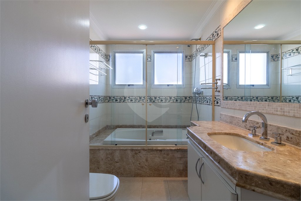 Apartamento à venda com 4 quartos, sendo 3 suítes, em Brooklin Paulista, São Paulo, SP
