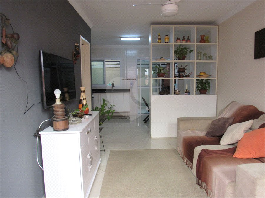 Casa à venda com 2 suítes no condomínio Real Residencial Julia, São Paulo - SP