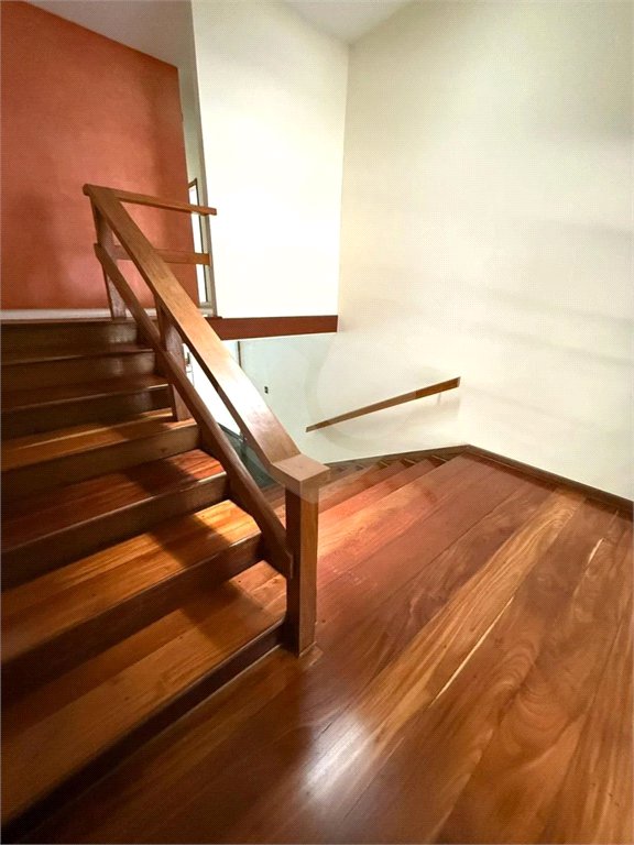 Sobrado à venda com 5 quartos, sendo 3 suítes,  em Jardim Leonor, São Paulo, SP