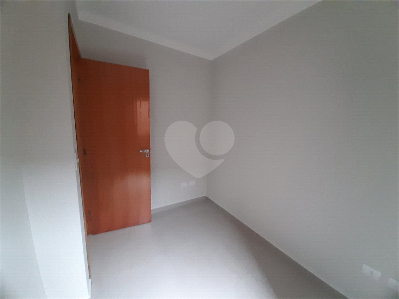 Apartamento com 37m2, 2 quartos, banheiro, sala, cozinha, quintal e SEM vaga de garagem