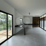 Casa térrea encantadora - Terreno 544m² (17 x 32m), com 198m² no Bairro Estância Brasil - Atibaia