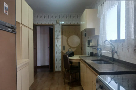 Apartamento a venda com porteira fechada no Belem com 95m com 03 dormitórios espaçoso sendo um suíte, 2 vagas. Aceita Permuta.