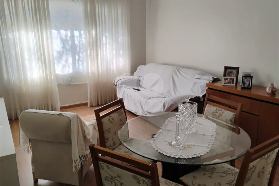 Vende-se apartamento no Jardim Aeroporto com 03 dormitórios