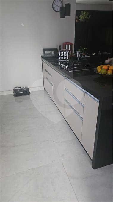 Linda casa em condomínio fechado, unindo conforto, lazer e segurança para você e sua família!
