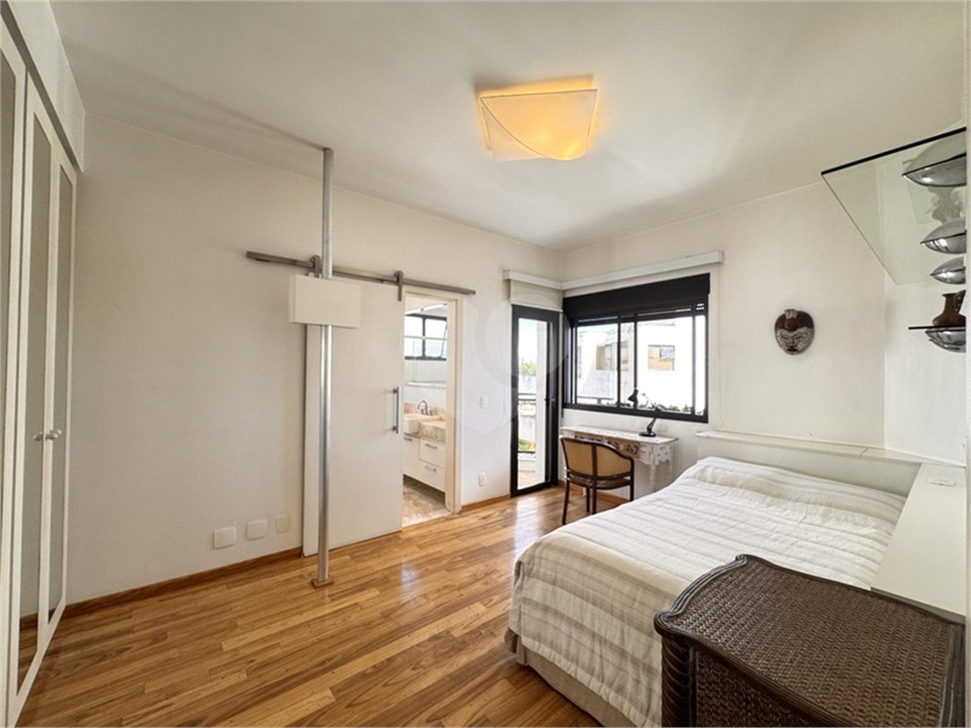 Higienópolis: Apartamento de 350 m2, 4 suítes, 5 vagas.