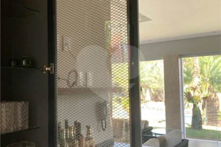 Chácara no Condomínio Vale das Laranjeiras em Indaiatuba SP - Venda - R$ 3,600.000,00 - Locaçao - R$ 30.000,00 mais encargos - Linda, espaçosa, aconchegante, acabamento de alto padrão em rua tranquila e arborizada, em um dos Condomínios mais valorizados de Indaiatuba. Com fácil acesso as principa