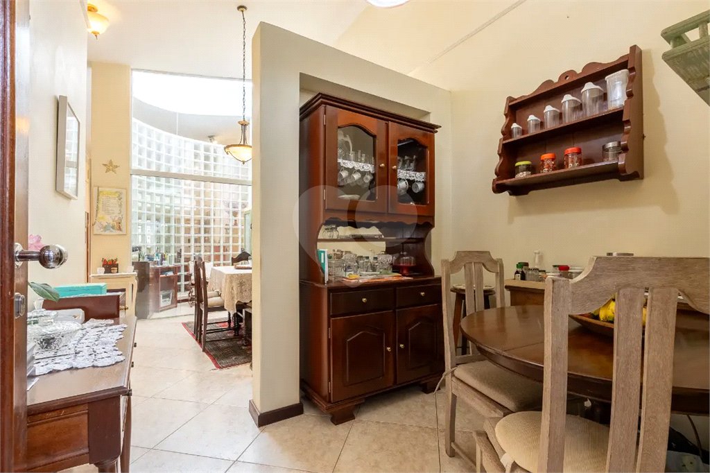 Casa a venda no Planalto Paulista, 2 suítes, 4 vagas, 230 m², quintal e localização privilegiada