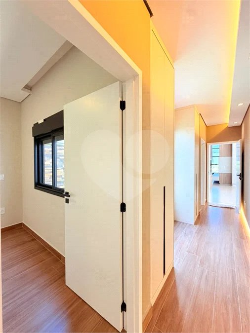 Casa térrea com 3 suítes no Condomínio Residencial Viena em Indaiatuba-SP - Acabamento de alto padrão - R$ 1.690.000,00 - AT 250 m² - AC 158 m² - 3 suítes,, sendo 1 suíte master com closet - Sala para dois ambientes (estar e jantar) - Cozinha planejada com ilha cooktop, forno elétrico e micro-ondas,