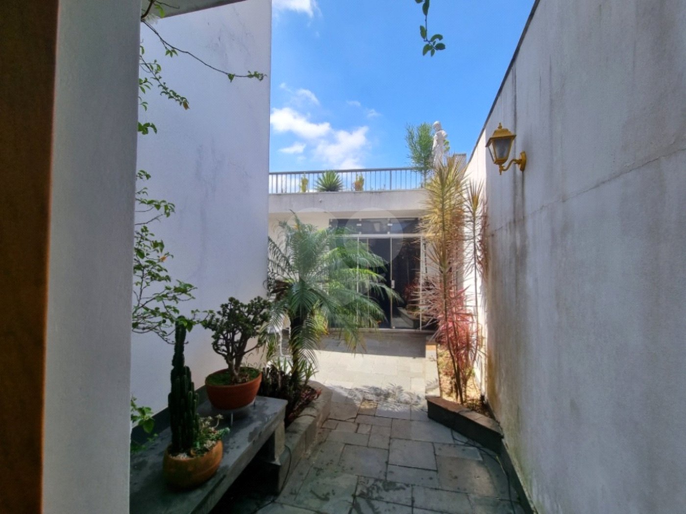 Sobrado com 300m² , 3 dormitórios , sendo 2 suítes , 4 vagas , à venda no Jabaquara.