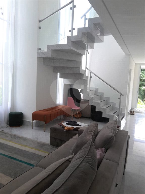 Casa à venda com 3 suítes em Moinho Velho, Cotia, SP