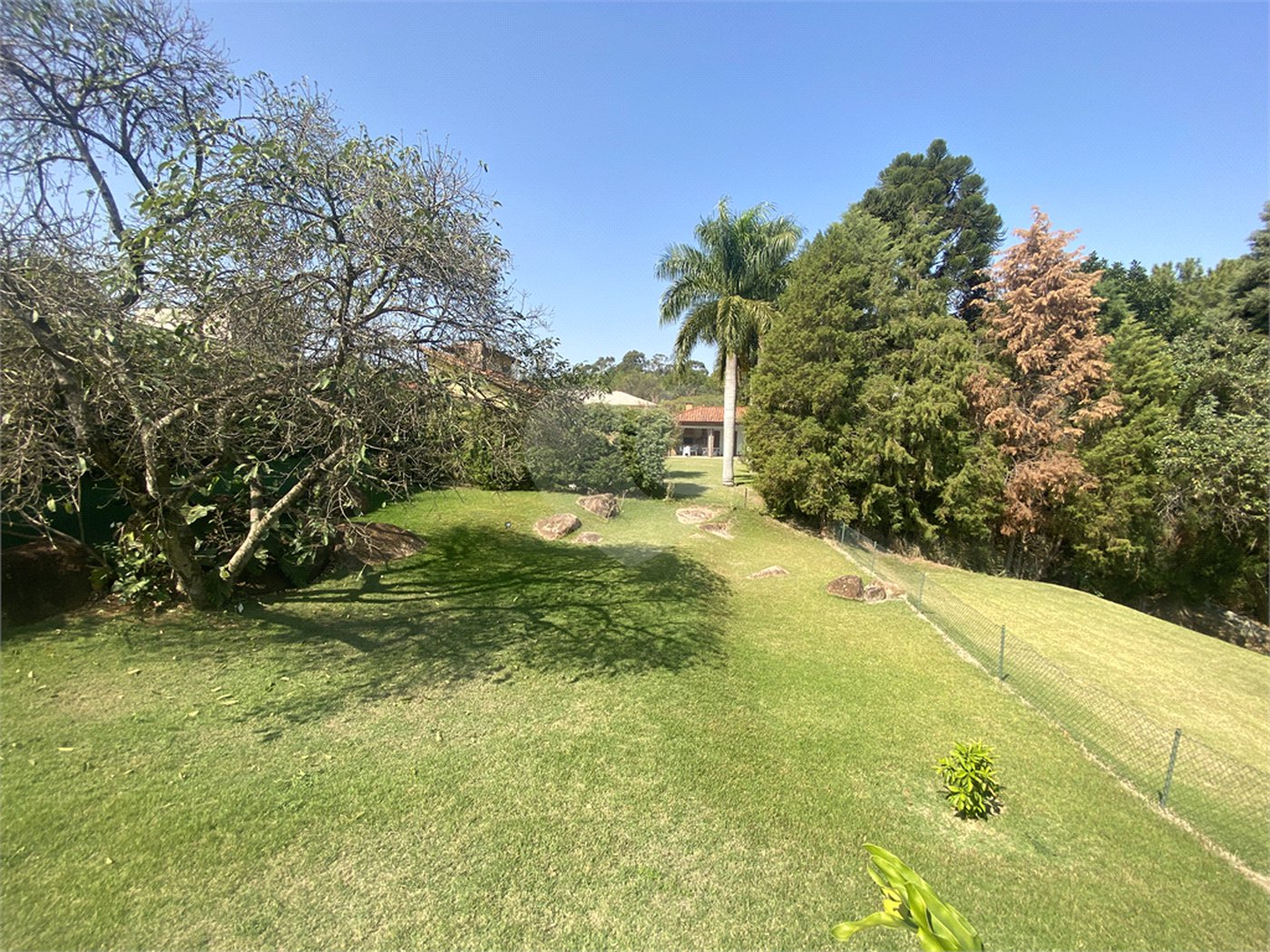 Casa à venda com 6 quartos, sendo 5 suítes, no condomínio Monte Belo, Salto - SP