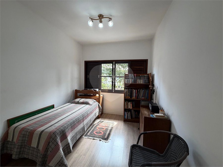 Casa à venda com 4 quartos, sendo 1 suíte, no condomínio Taquaral, São Paulo - SP