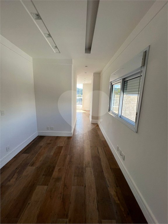Casa à venda com 4 quartos, sendo 2 suítes, no condomínio Residencial Floresta, São Paulo - SP