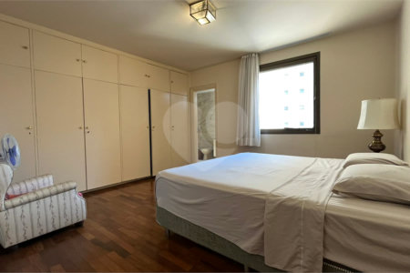 Apartamento à venda com 4 quartos, sendo 3 suítes, em Itaim Bibi, São Paulo, SP