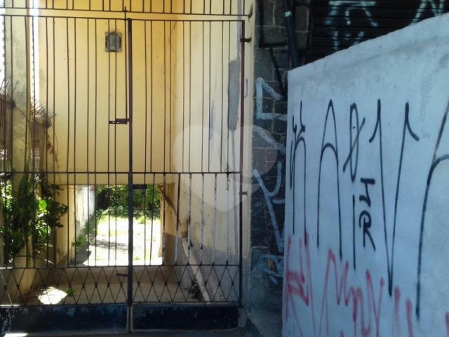 Prédio à venda com 2 quartos em Santana, São Paulo, SP