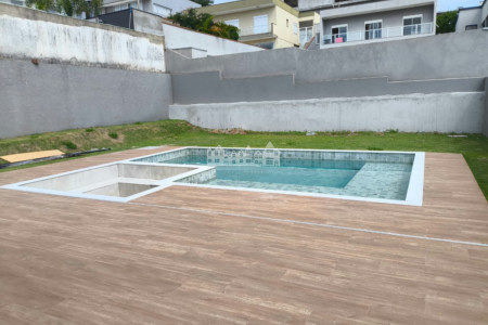 Casa à venda com 4 suítes no condomínio Figueira Garden, Atibaia - SP