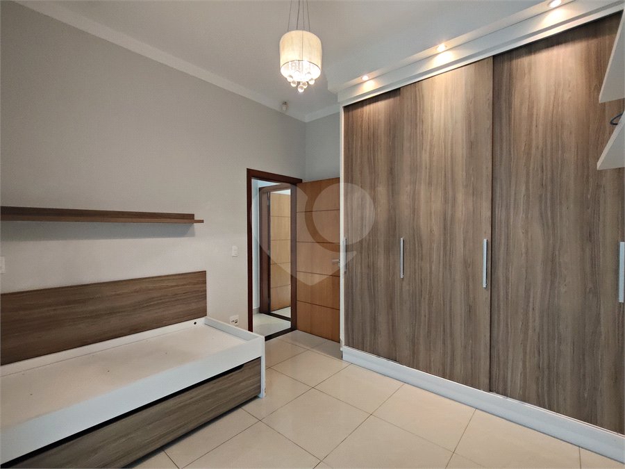 Sobrado à venda com 3 quartos, sendo 2 suítes, em Jardim Itália, Itapetininga, SP