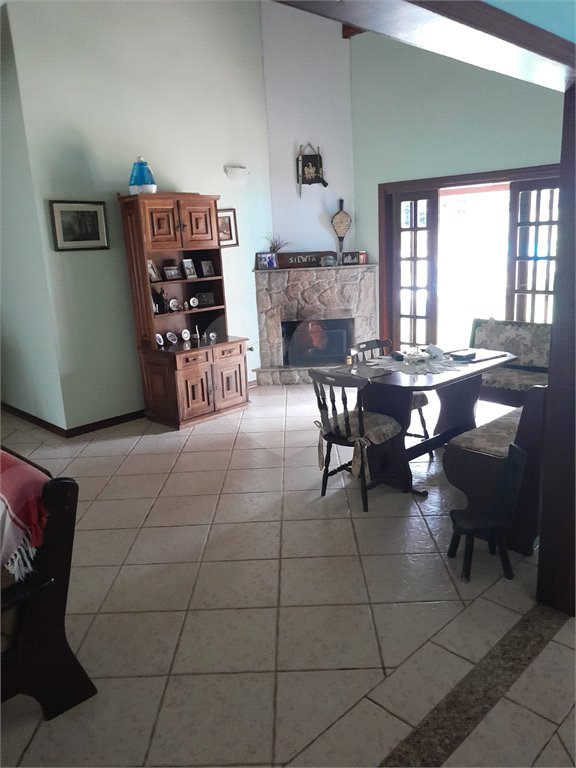Chácara à venda com 4 quartos, sendo 1 suíte,  em Vila Dom Pedro, Atibaia, SP