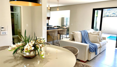 Casa à venda com 3 quartos, sendo 2 suítes,  no condomínio Residencial Marchant Buarque, Atibaia - SP