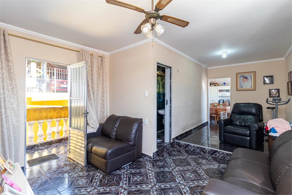 Casa à venda com 3 quartos, sendo 1 suíte, em Jardim Paris, São Paulo, SP