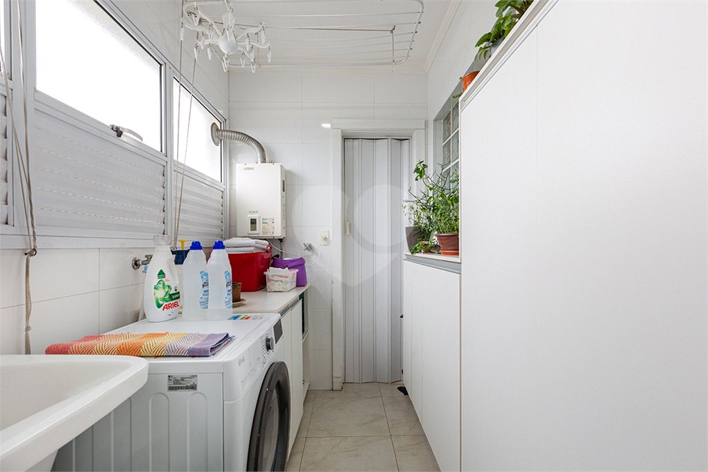 Apartamento à venda com 3 quartos, sendo 2 suítes, em Alto da Lapa, São Paulo, SP