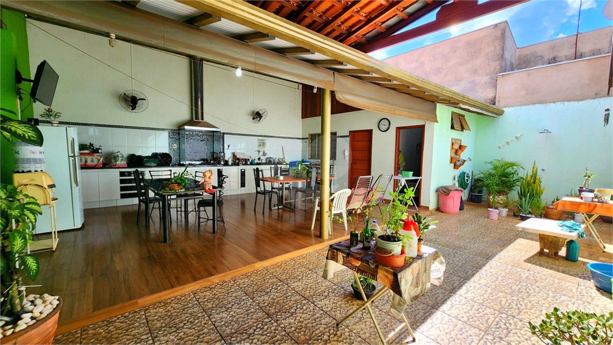 Casa à venda com 3 quartos, sendo 1 suíte, em Parque Residencial Vale do Sol, Araraquara, SP