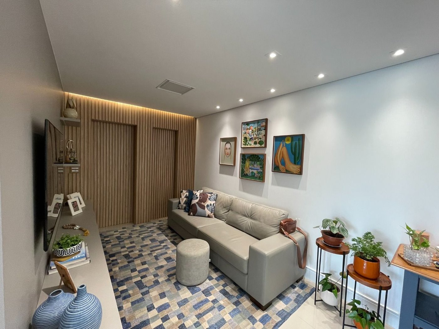 Apartamento 1 suíte com closet, 1 vaga demarcada, Embaré, Santos