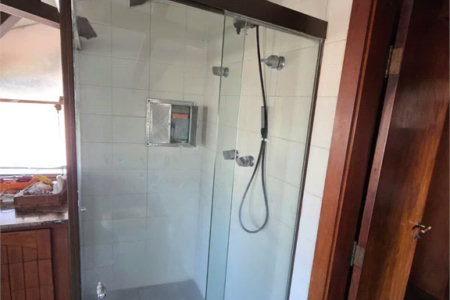 Casa à venda com 4 quartos, sendo 2 suítes, em Cidade São Francisco, São Paulo, SP